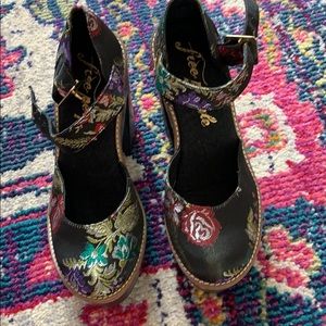 Free people platform heals